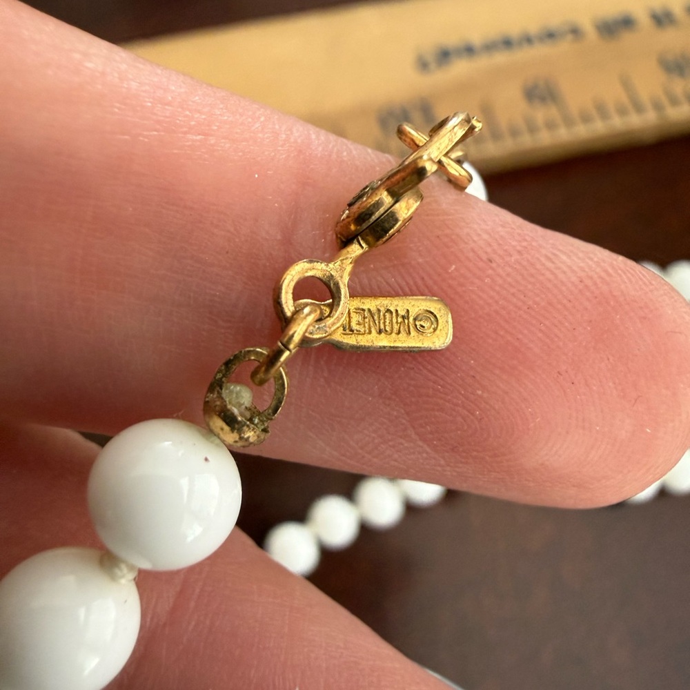 Vintage Monet White Bead Necklace - Picture 3 of 4